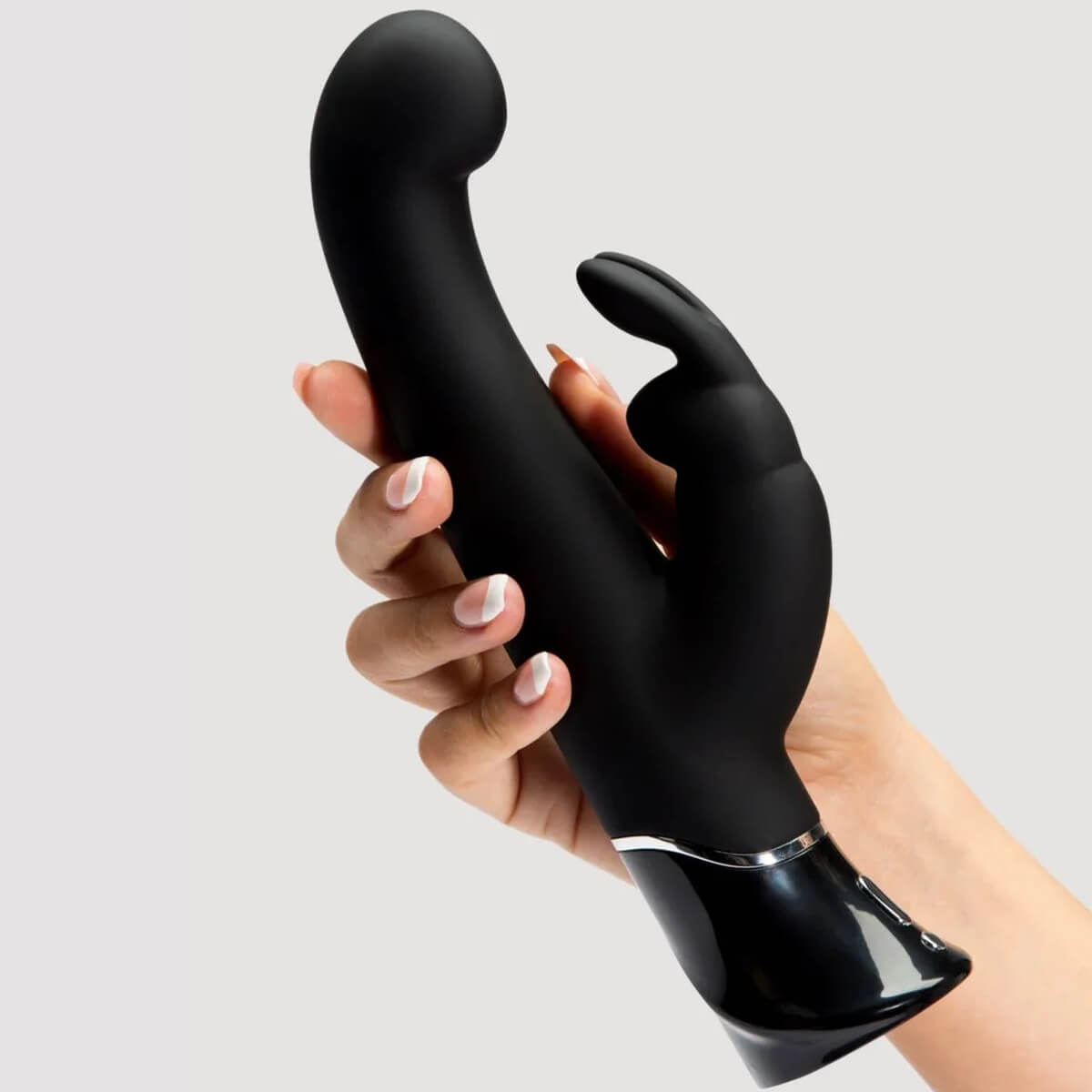 Greedy Girl G-Spot Rabbit Vibrator – Fifty Shades of Grey - Vibrator cu urechiușe cu 2 motoare puternice stimulare a punctului G și a clitorisului. Reincarcabil si rezistent la apa - în mână