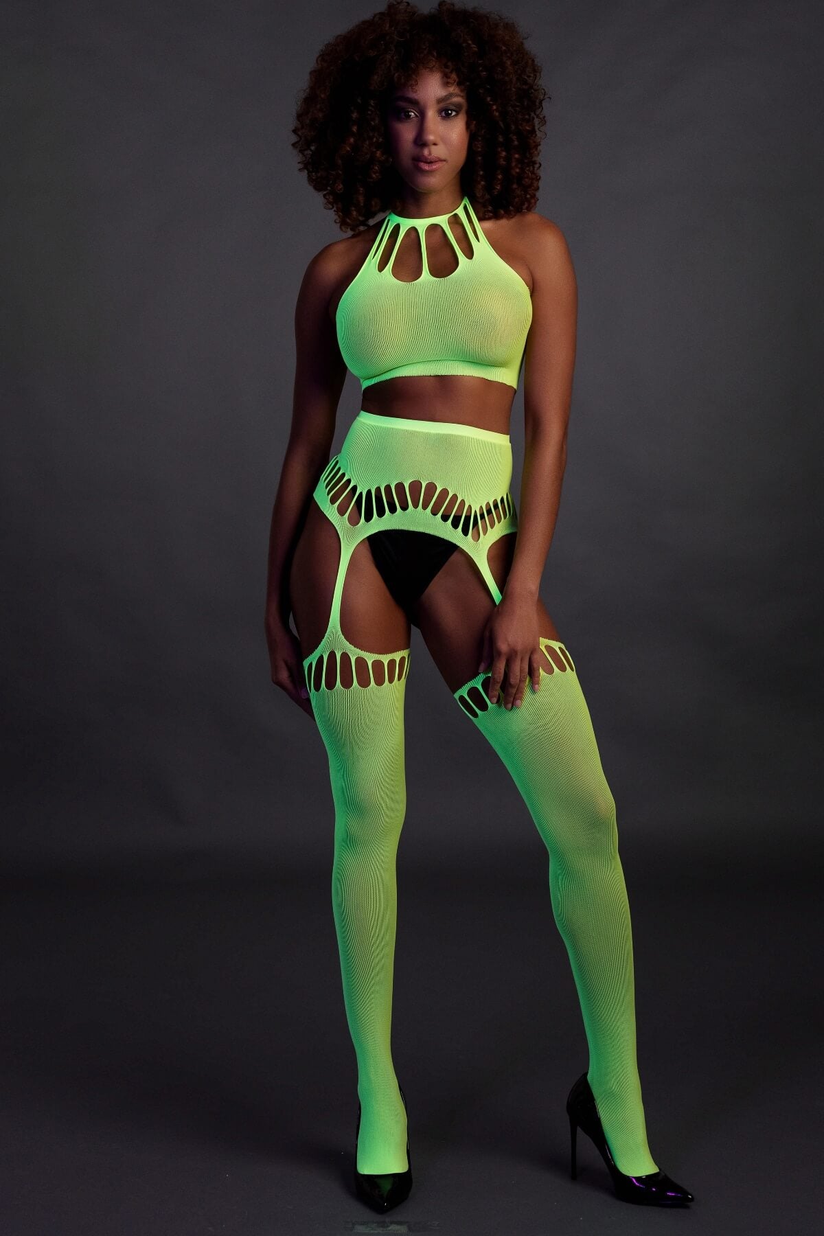 set lenjerie fishnet din plasa elastica verde fosforescent compus din top si dresuri cu portjartier atasat