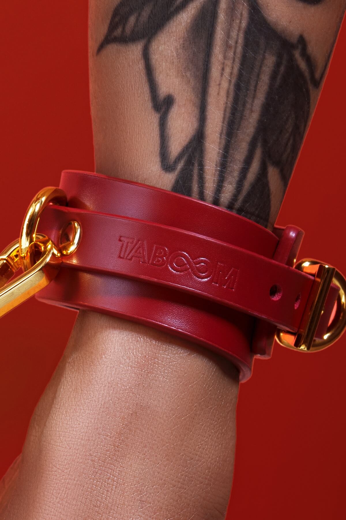 Catuse de glezne din piele vegana Bondage in Luxury Ankle Cuffs, Bordo, zoom