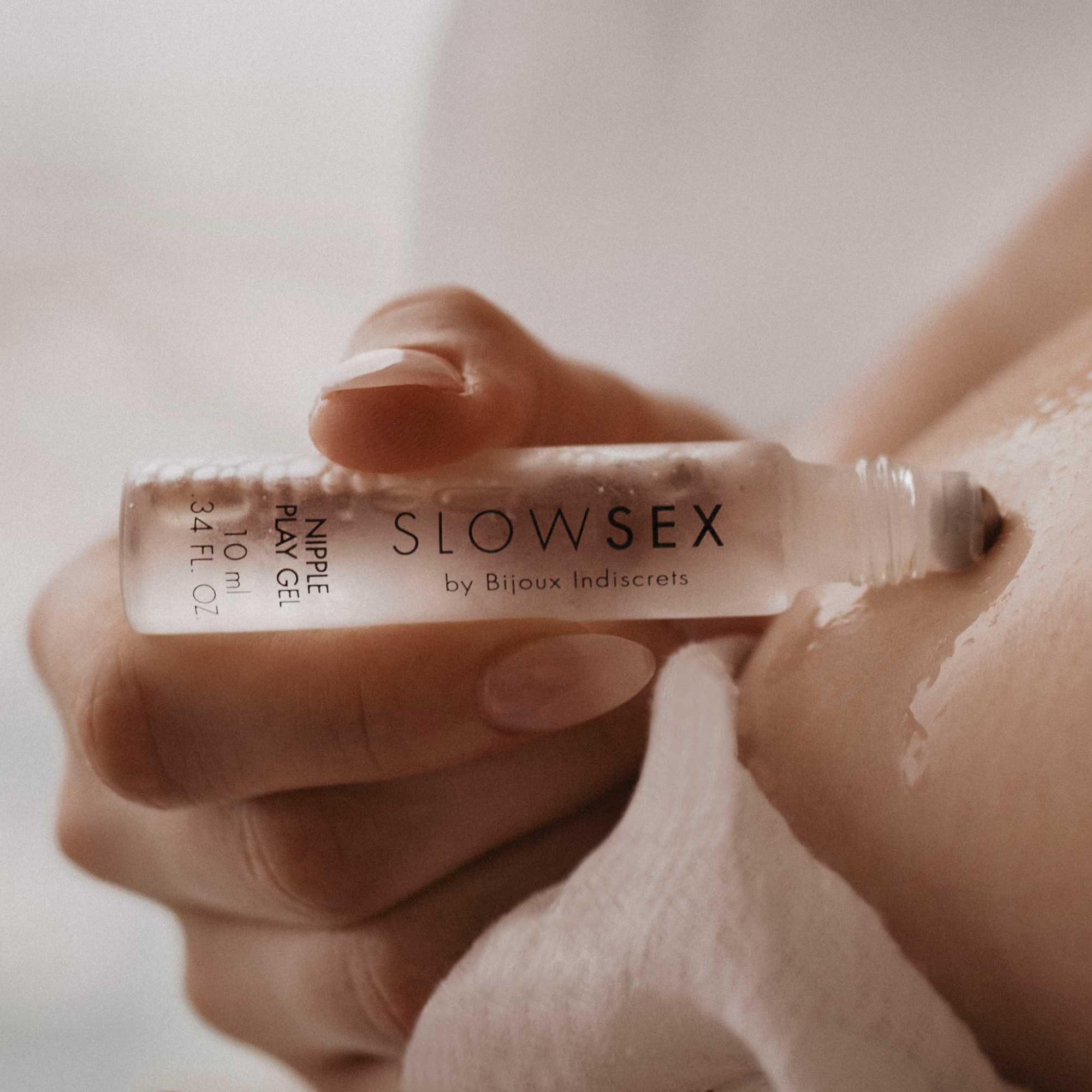 Gel pentru stimularea mamelonului Slow Sex - aplicat