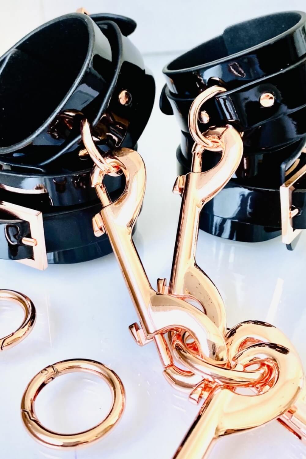 Catuse cu hogtie pentru maini si glezne High Gloss Diva, Negru