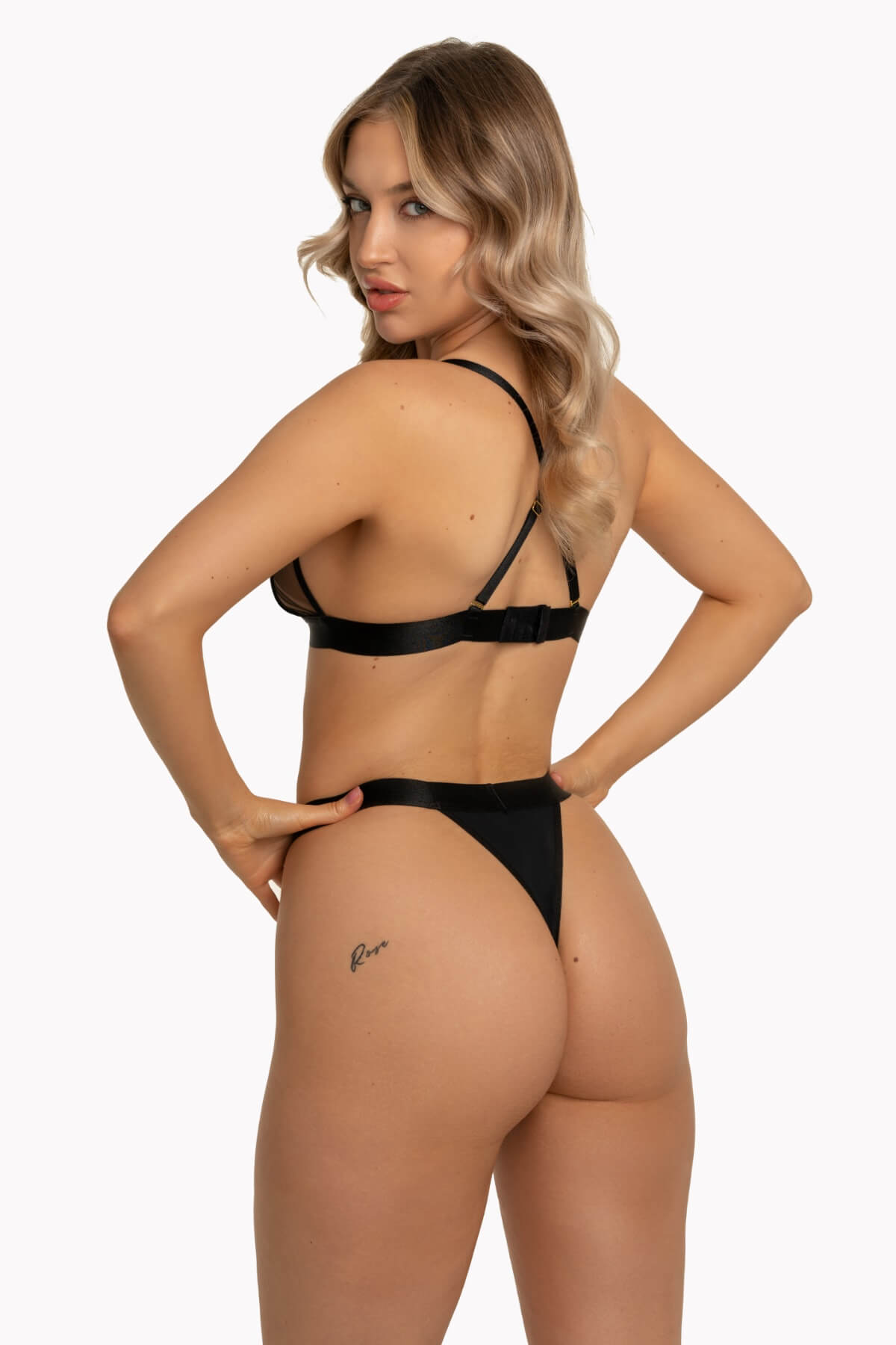 Set lenjerie intima din microfibra neagra compus din sutien si chilot Maura