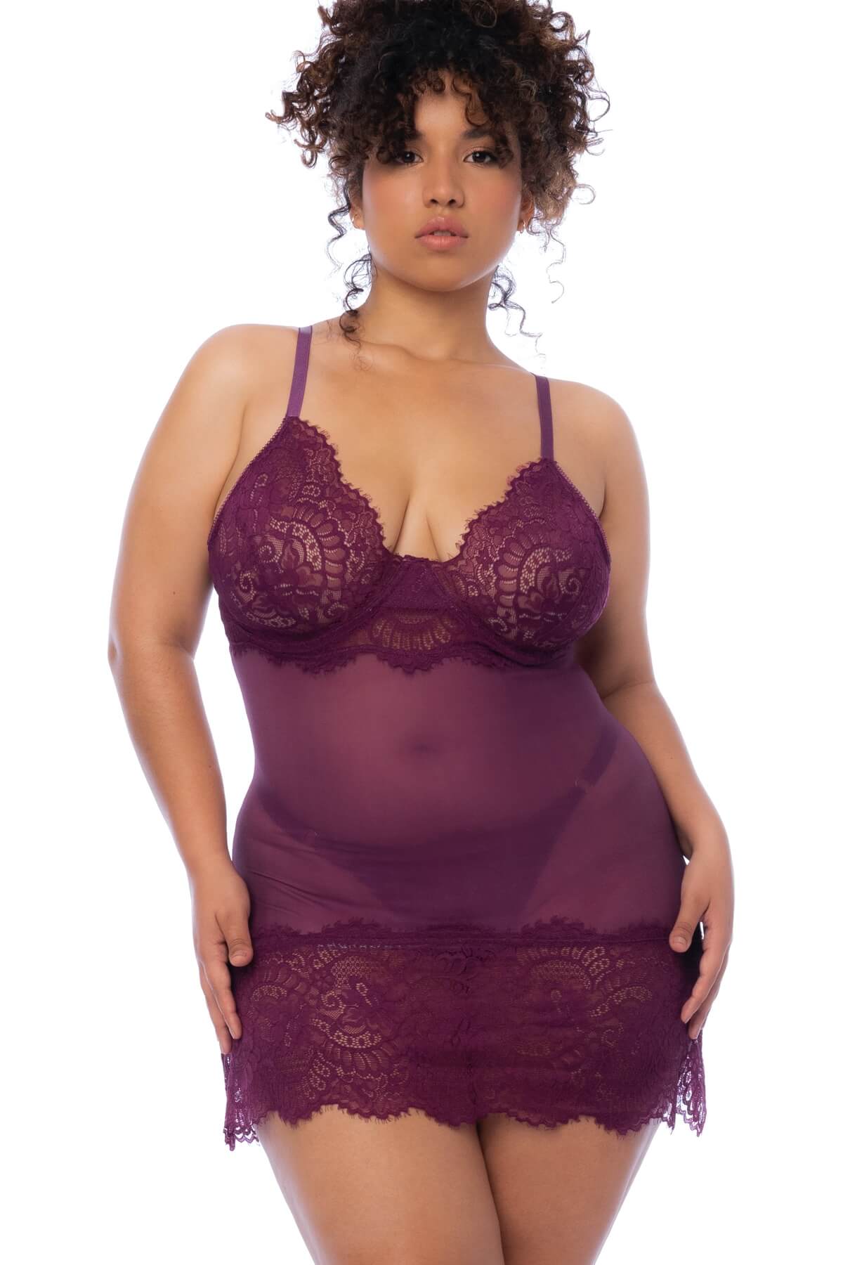 Neglijeu sexy plus-size din dantela si plasa mov - bordo Forever Love 