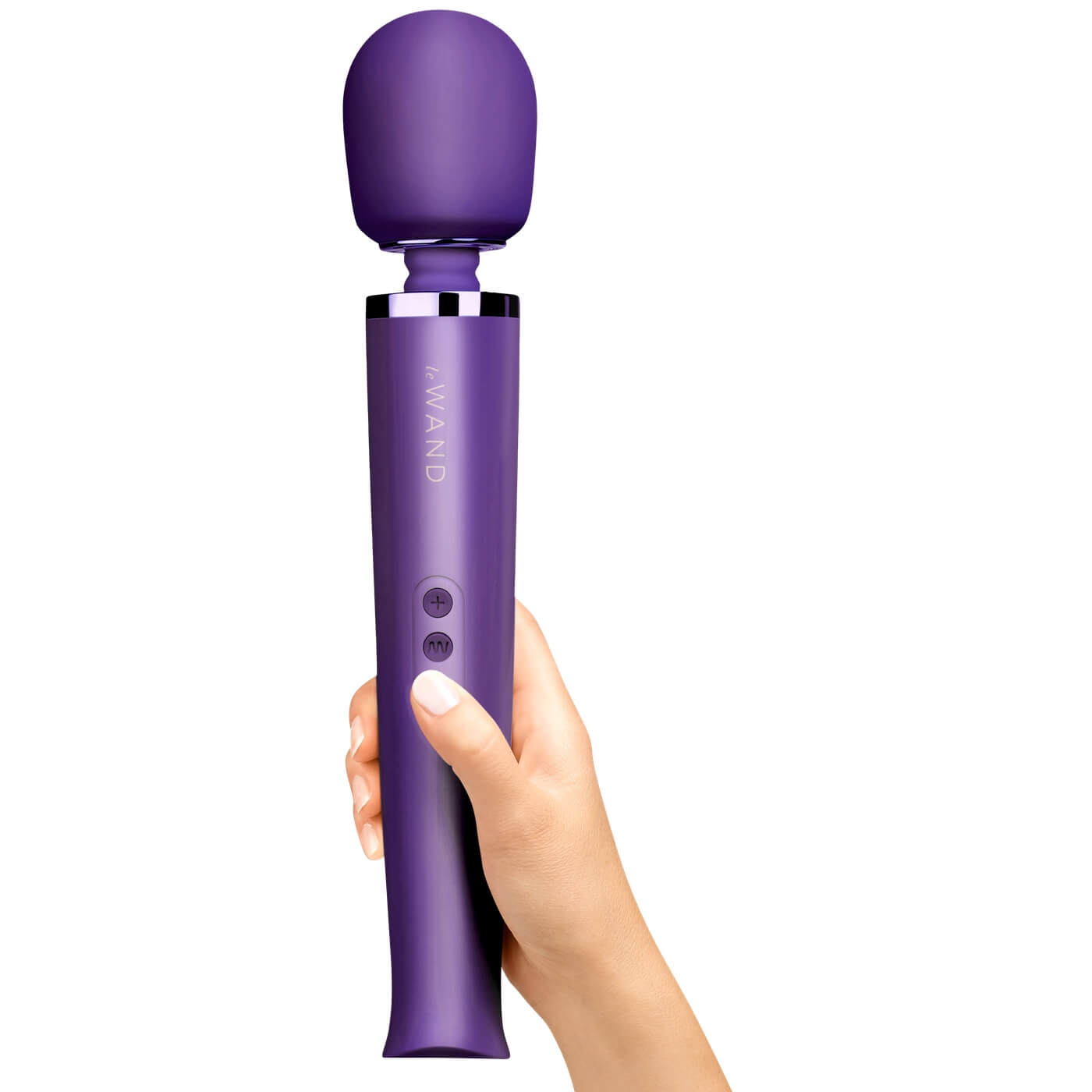 Vibrator wand pentru masaj sau stimulare Le Wand Rechargeable Vibrating Massager ideal pentru sesiuni solo sau in cuplu - in hand