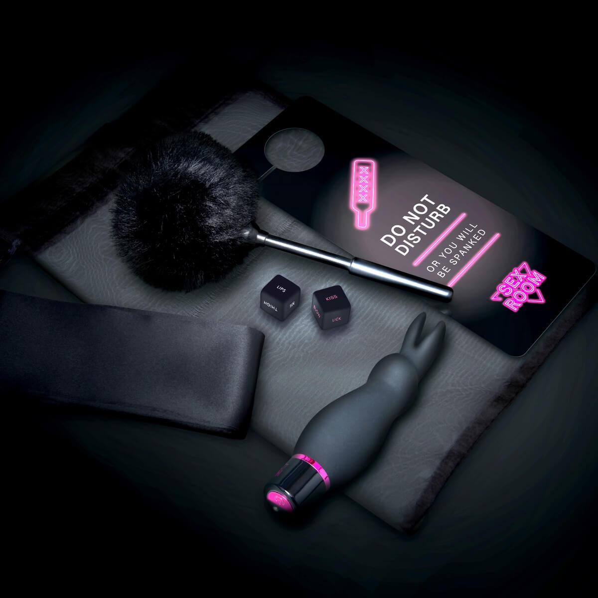 Set erotic pentru adulți cu vibrator cu urechiușe și accesorii senzuale. Ideal pentru cupluri, stimulare intensă și jocuri incitante. Raunchy Kit – 6 piese premium - lifestyle